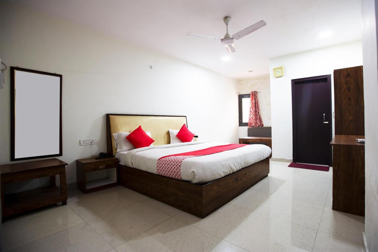 Oyo 44174 Hotel Mid Town Prime Harthala Exteriér fotografie